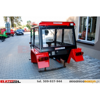 Kabina C-330 NAGLAK metalowe błotniki kanciaste + oświetlenie